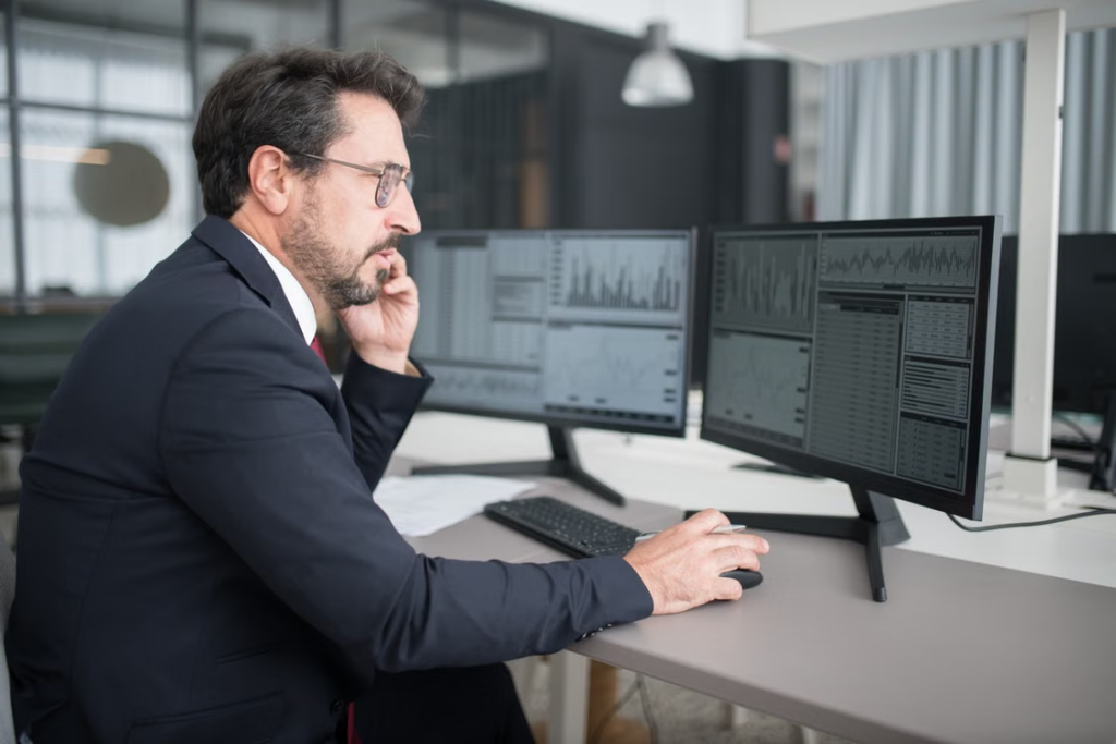 IT professional providing managed IT services through proactive system monitoring.